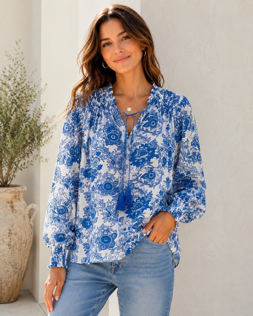Ro’s Garden Romy Split Neck Tie Tassels Top Blue Florals Size Medium